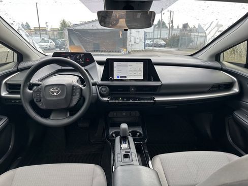 Used 2025 Toyota Prius LE image 16