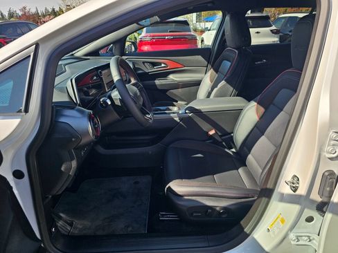 Used 2025 Chevrolet Equinox EV RS FWD image 19
