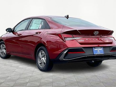 New 2026 Hyundai Elantra SE FWD image 3