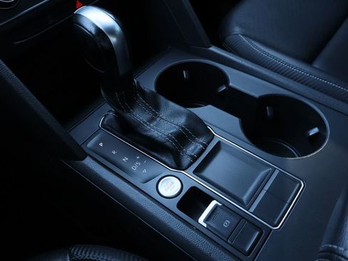 Used 2021 Volkswagen Atlas Cross Sport SE image 17