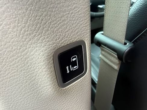 Used 2022 Chrysler Pacifica Touring-L FWD image 15