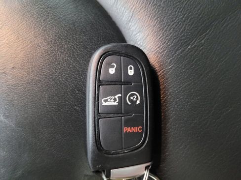 Used 2018 Jeep Cherokee Limited w/ Technology Group AWD/4WD image 32
