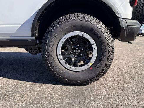 New 2025 Ford Bronco Badlands image 14