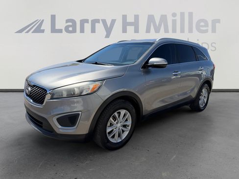 Used 2018 Kia Sorento FWD image 1