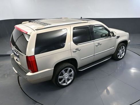 Used 2011 Cadillac Escalade Luxury image 59