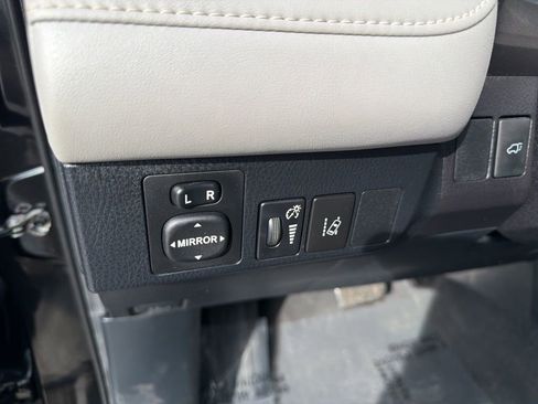 Used 2017 Toyota RAV4 Limited AWD/4WD image 15