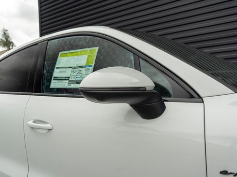 New 2026 Porsche Cayenne E-Hybrid Coupe AWD/4WD image 16