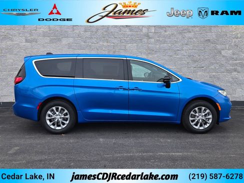 New 2026 Chrysler Pacifica Select AWD/4WD image 6