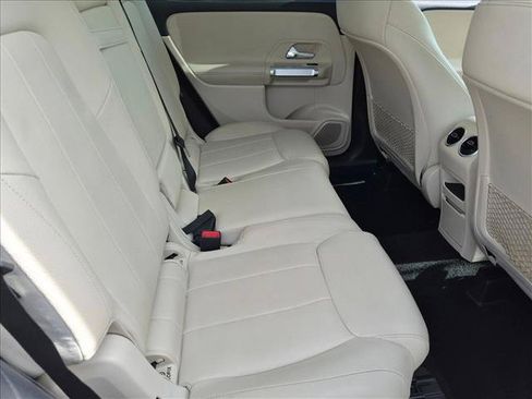 Used 2022 Mercedes-Benz GLB 250 4MATIC image 20