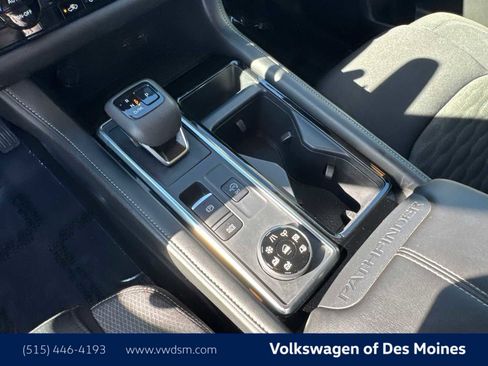 Used 2025 Nissan Pathfinder SV image 16