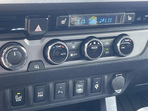 Used 2017 Toyota Tacoma TRD Off-Road AWD/4WD image 22
