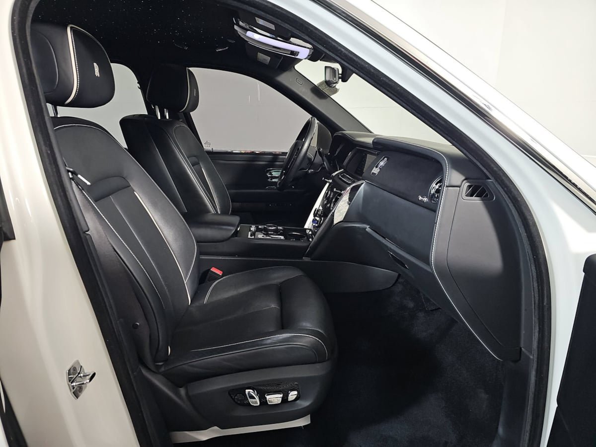 Used 2021 Rolls-Royce Cullinan AWD/4WD image 3