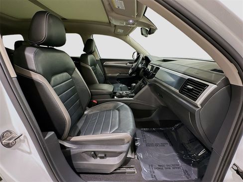Used 2023 Volkswagen Atlas SEL Premium image 31