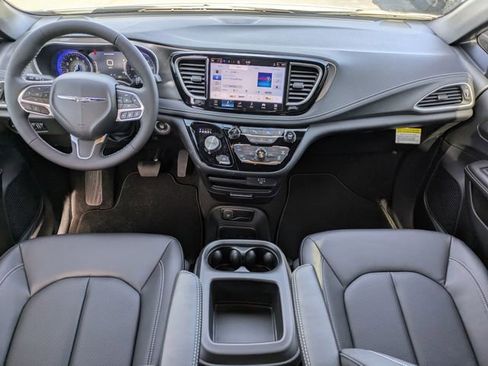 New 2026 Chrysler Pacifica Select FWD image 16