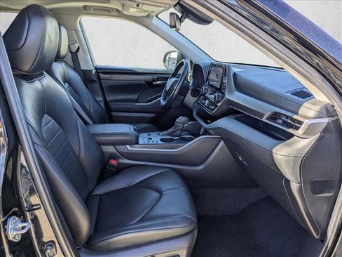 Used 2024 Toyota Highlander XLE image 22