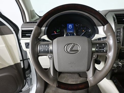 Used 2017 Lexus GX 460 image 2