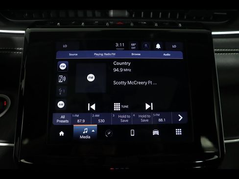 Used 2023 Jeep Grand Cherokee Laredo X image 15