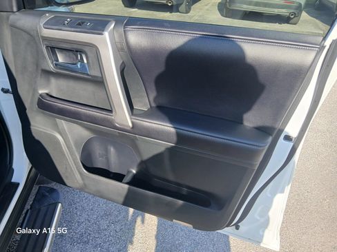 Used 2017 Toyota 4Runner SR5 RWD image 17
