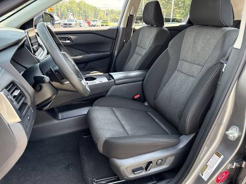 Used 2024 Nissan Rogue SV FWD image 16