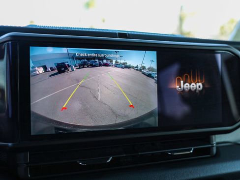 Used 2024 Jeep Wrangler Unlimited Sahara AWD/4WD image 15