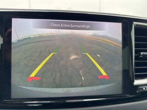 Used 2025 Chrysler Pacifica Select image 11