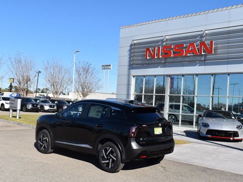 New 2026 Nissan Kicks SV w/ SV Premium Package image 5