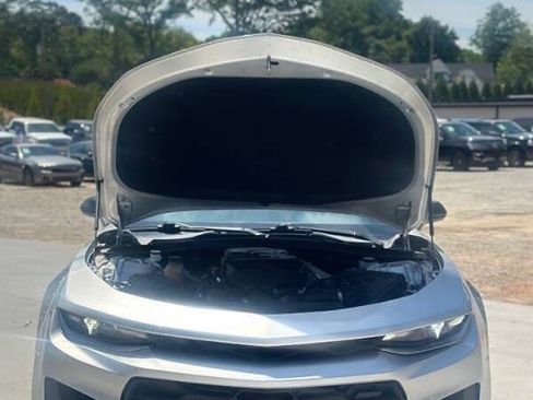 Used 2019 Chevrolet Camaro LT RWD image 9