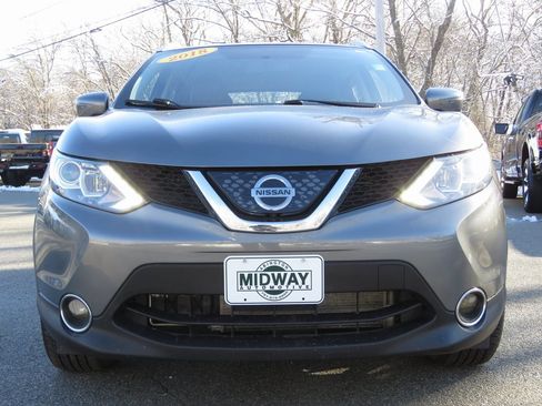 Used 2018 Nissan Rogue Sport SL image 2
