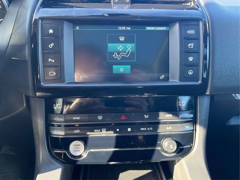 Used 2018 Jaguar F-PACE Premium image 31