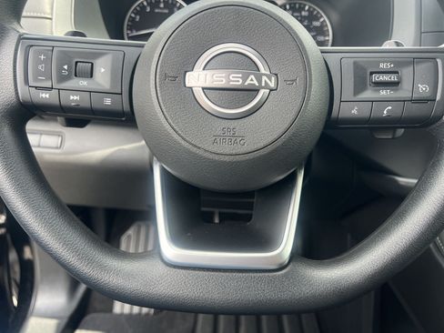 Used 2024 Nissan Pathfinder S FWD image 9