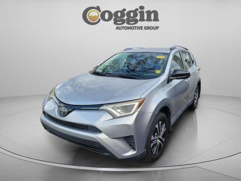 Used 2017 Toyota RAV4 LE image 1