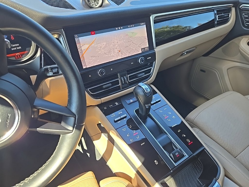 Used 2023 Porsche Macan AWD/4WD image 25