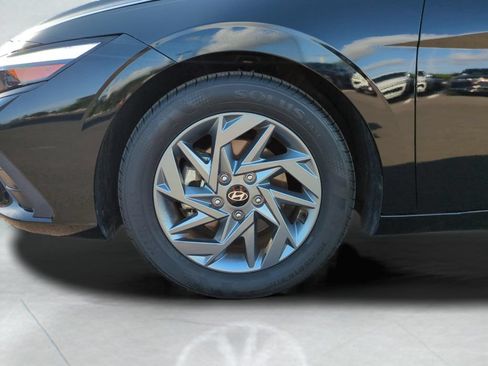 Certified 2024 Hyundai Elantra SEL FWD image 25