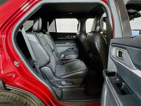 Used 2025 Ford Explorer ST image 27