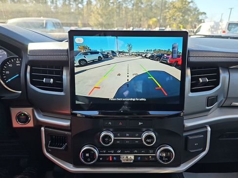 Used 2024 Ford Expedition XLT image 28