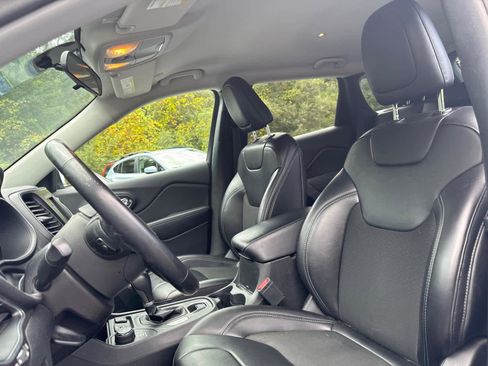 Used 2020 Jeep Cherokee Latitude Plus w/ Cold Weather Group image 14