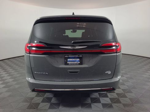 Used 2025 Chrysler Pacifica Select FWD image 4