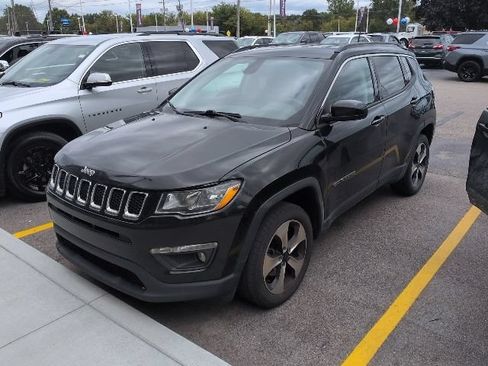 Used 2017 Jeep Compass Latitude w/ Popular Equipment Group AWD/4WD image 1