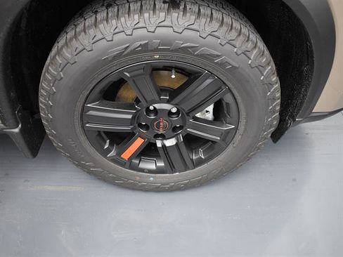 Certified 2025 Nissan Rogue SV image 18