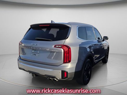 Used 2024 Kia Telluride S image 4
