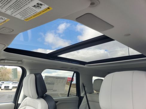 New 2025 Lincoln Navigator Reserve image 11