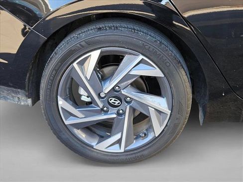 Certified 2025 Hyundai Elantra Sport image 24