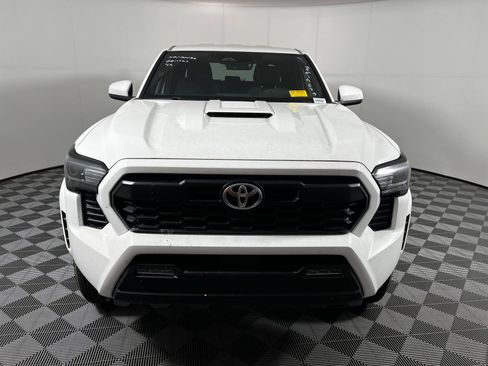 Used 2025 Toyota Tacoma TRD Sport AWD/4WD image 2