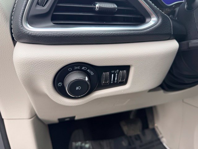 Used 2022 Chrysler Pacifica Limited w/ Uconnect Theater Family Group AWD/4WD image 34