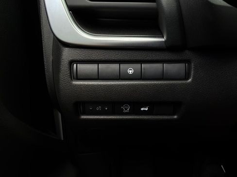 Used 2025 Nissan Rogue SV AWD/4WD image 21