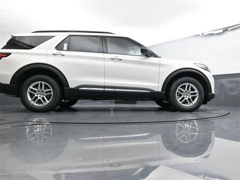 New 2025 Ford Explorer Active image 31