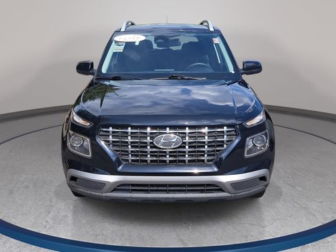 Used 2023 Hyundai Venue SEL FWD image 2