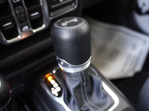 Used 2024 Jeep Wrangler Unlimited AWD/4WD image 31