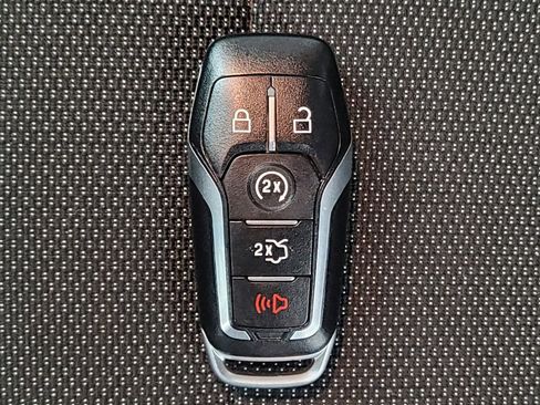 Used 2017 Ford Mustang Coupe RWD image 32