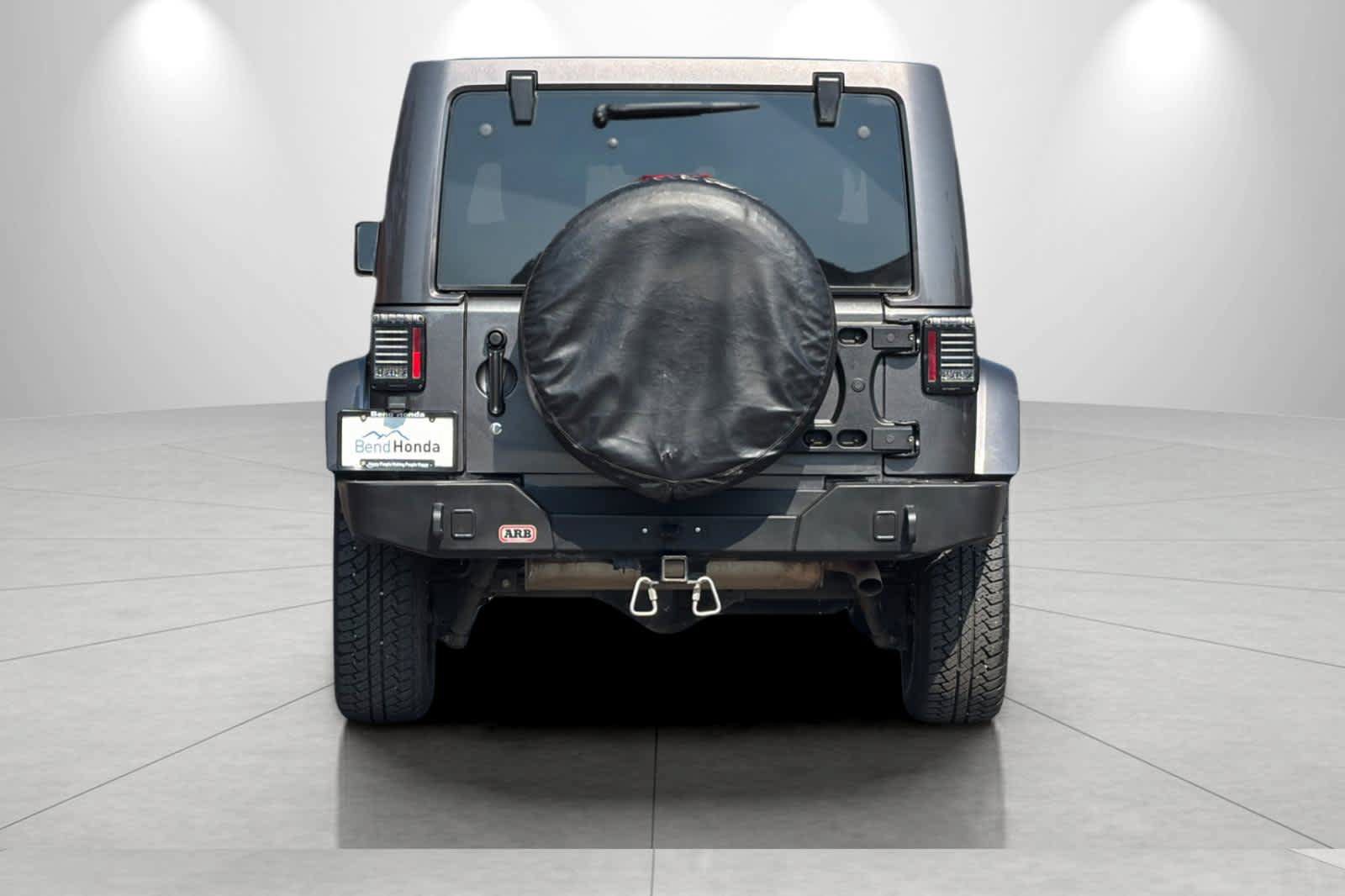 Used 2016 Jeep Wrangler Unlimited Sahara AWD/4WD image 7